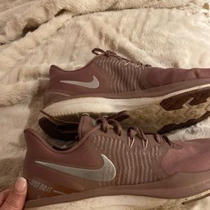 Mauve rose Nike comfort
